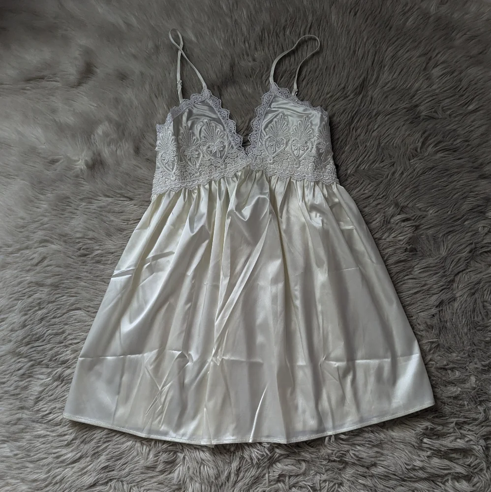 NWT Vanessa Mooney Jolene Dress in White Limited Edition - Picture 4 of 16